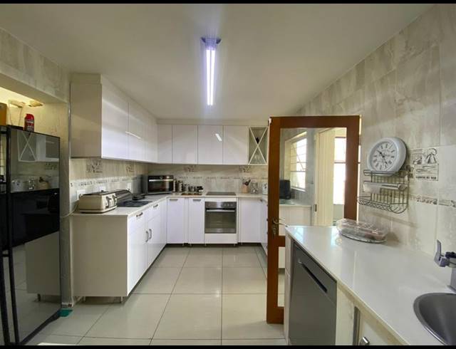 5 BEDROOM HOUSE FOR SALE IN ROODEKRANS